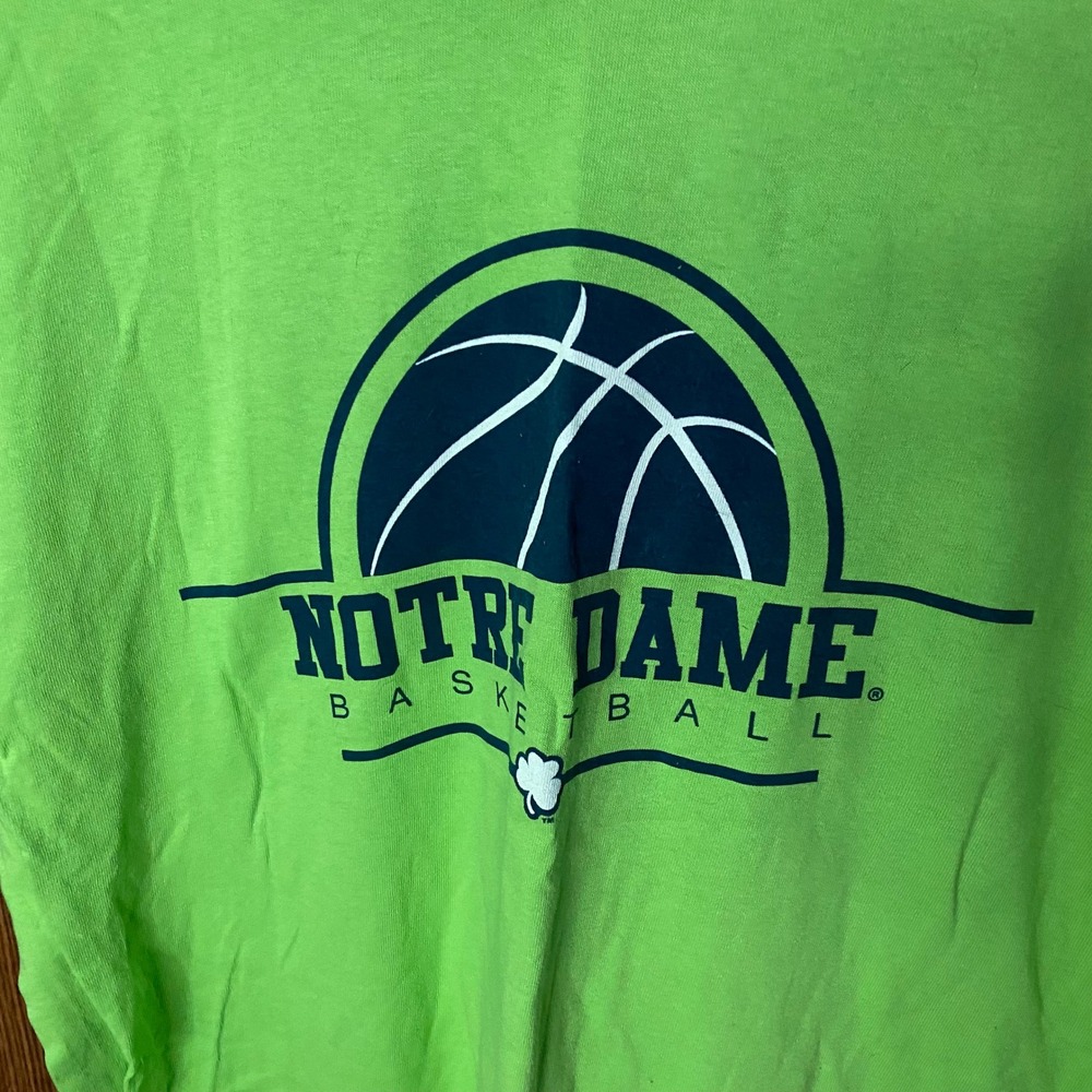Gildan Notre Dame Basketball T-Shirt Mens Large Green 2010-11 Fighting Irish Tee - Picture 2 of 5